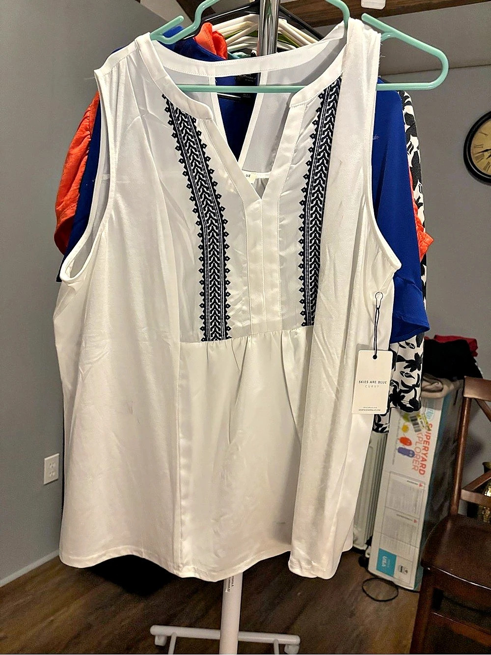 Skies Are Blue Embroidered White Tunic Size 1x NWT